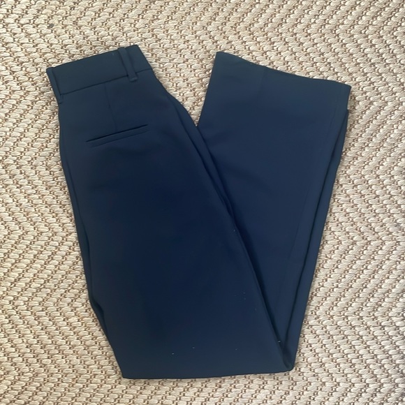 Wilfred Pants - Aritzia - Wilfred - Effortless Wide Legged Flowly Pants - Black - Size 2